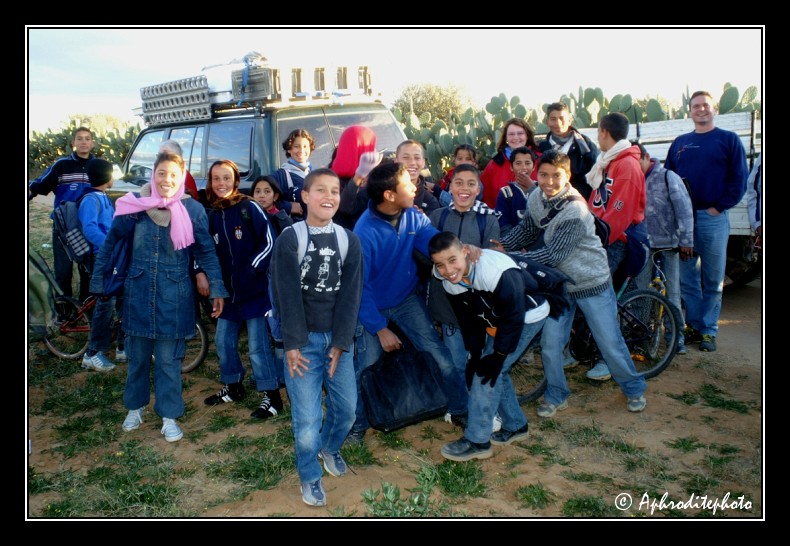 202 Tamerza, rencontre avec des ecoliers joyeux